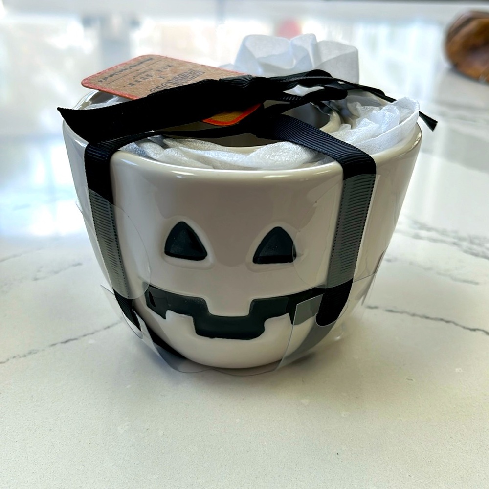 Rae Dunn Halloween measuring cups- NWT
